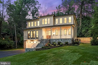 7207 Selkirk Dr, Bethesda, MD 20817