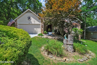 119 Burrough Ln, Crossville, TN 38558