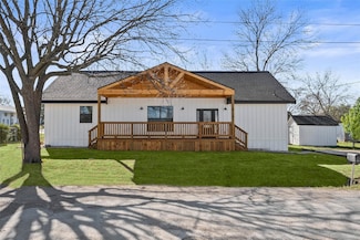 209 N Broad St, Saint Jo, TX 76265