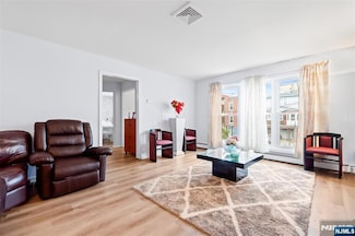 186 Hamilton Ave, Fairview, NJ 07022