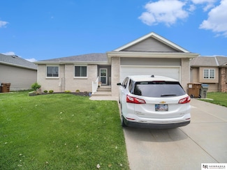 1718 Blackhawk Dr, Lincoln, NE 68521