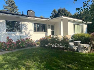 1003 Lockwood Ave, Petoskey, MI 49770