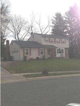602 N Country Club Dr, Newark, DE 19711