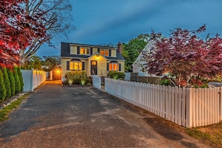 21 Livingston St, Deer Park, NY 11729