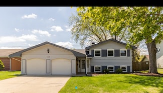 1485 Devonshire Ln, Hoffman Estates, IL 60169