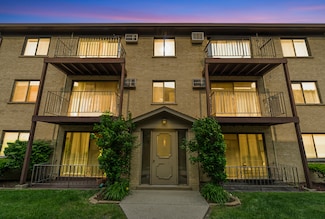 7202 W Wrightwood Ave Unit 2S, Elmwood Park, IL 60707