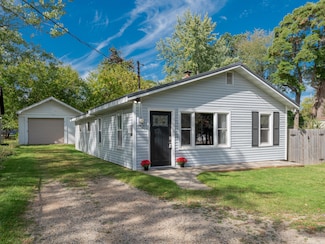 3924 Oakland Dr, Kalamazoo, MI 49008