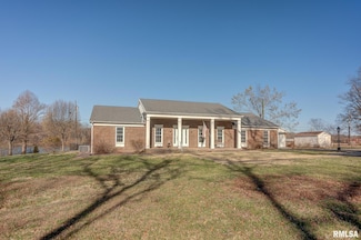 333 N Lakeview Dr, Salem, IL 62881