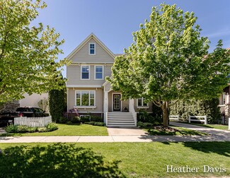 648 Cedar Square St, Holland, MI 49423