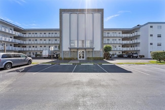 4050 NW 42nd Ave Unit 318, Lauderdale Lakes, FL 33319