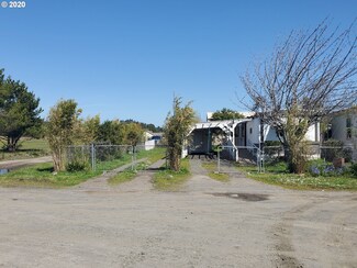 180 N 4th St, Lakeside, OR 97449