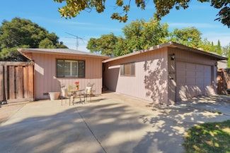 828 Weeks St, East Palo Alto, CA 94303
