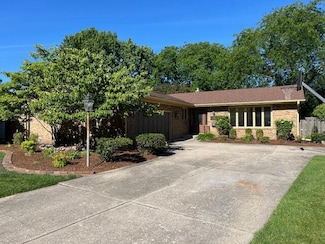 9116 Elmwood Dr, Munster, IN 46321