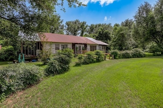 386 Holly Creek Ln, Apple Springs, TX 75926
