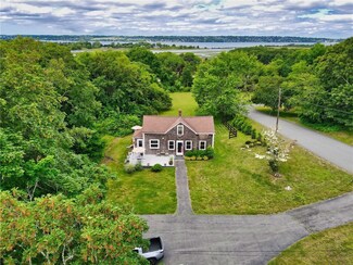50 Wampanog Ln, Tiverton, RI 02878