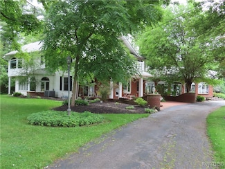 2271 Bullis Rd, Elma, NY 14059