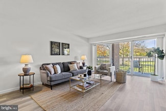 1300 Army Navy Dr Unit 104, Arlington, VA 22202