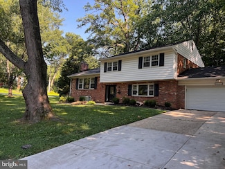 9104 Hamilton Dr, Fairfax, VA 22031