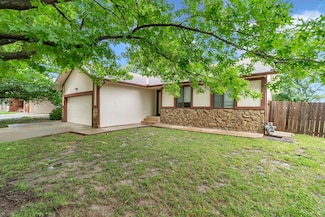 2031 N Burning Tree Rd, Derby, KS 67037