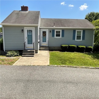 17 Navarre St, West Warwick, RI 02893