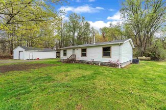 9504 Glenn Rd, Grass Lake, MI 49240