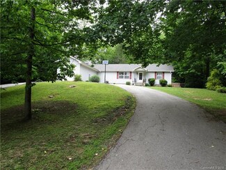 107 Sugar Mill Woods Dr, Zirconia, NC 28790
