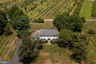 9 Hardley Dr, Cranbury, NJ 08512