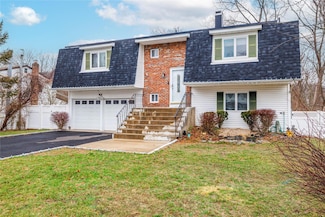 23 Bowman Ln, Kings Park, NY 11754