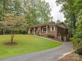 204 Ginseng Ln, Hendersonville, NC 28791