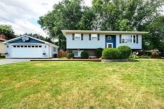 1613 Flower St, McHenry, IL 60050