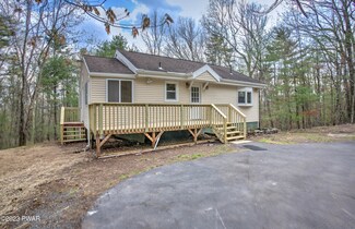 184 Eastwood Cir, Hawley, PA 18428