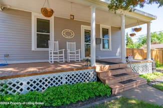 108 6th Ave E, Dickinson, ND 58601