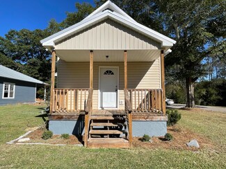 4 Alber Dr, Tallassee, AL 36078