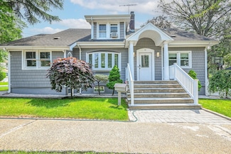 36 W Saint Marks Place, Valley Stream, NY 11580