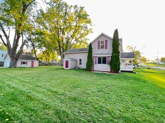 403 Chestnut St, Baraboo, WI 53913