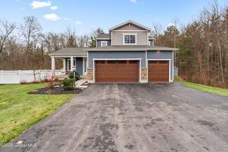 3 Grace Ct, Halfmoon, NY 12065