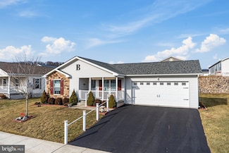 10 Gridley St, Douglassville, PA 19518