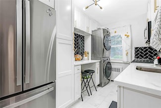 131-23 234th St, Rosedale, NY 11422