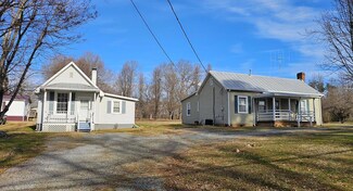 292, 298 Hurt St, Chatham, VA 24531