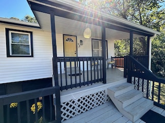 98 Spring Ln, Gladstone, VA 24553