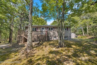 589 Mallard Ln, Bushkill, PA 18324