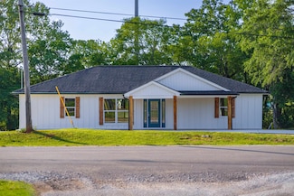 833 Magnolia St, Muscle Shoals, AL 35661