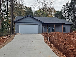 2322 Summerlin St, Winston-Salem, NC 27103