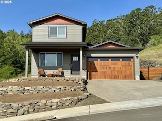 924 SE Golden Eagle Ave, Roseburg, OR 97470