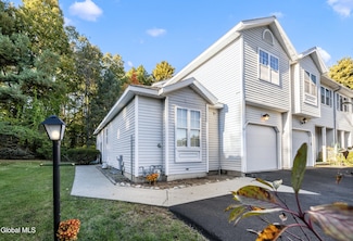 87 Old Mill Ln, Queensbury, NY 12804