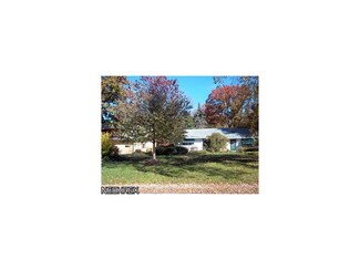 203 Elmwood Dr, Kent, OH 44240