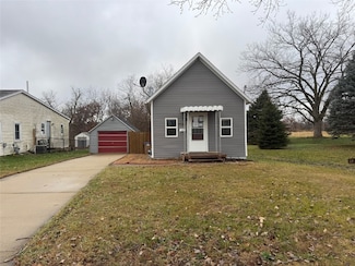 1128 1st Ave SW, Oelwein, IA 50662