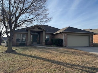 2220 SE 7th St, Moore, OK 73160