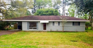 1135 W 14th St, Crowley, LA 70526