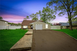 243 Sunflower Ln, Islandia, NY 11749